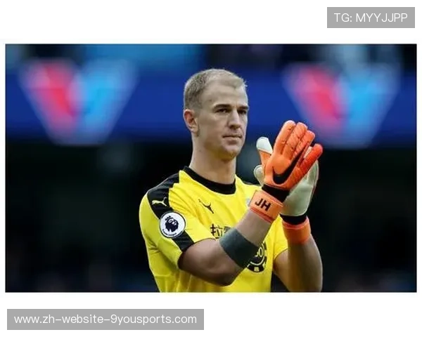 伯恩利训练课上福斯特背身衔接动作越来越稳