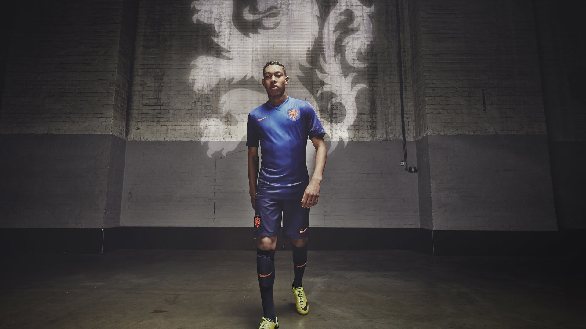 拜仁锋线组合配合默契，制造持续威胁，拜仁战术分析