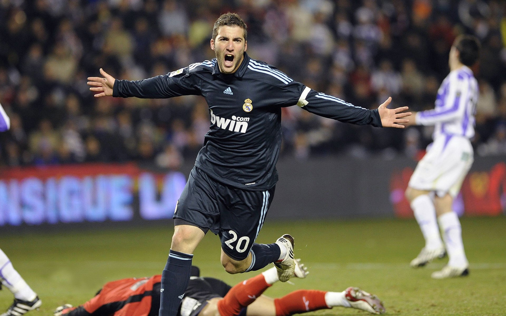 凯恩·瑞安：用精准传球和出色移动，使全黑队攻势更具威胁，rk凯恩